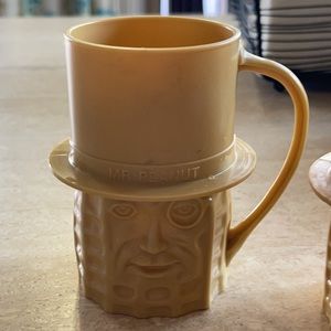 Vtg. VINTAGE 1960s MR. PEANUT PLASTIC MUGS CUPS